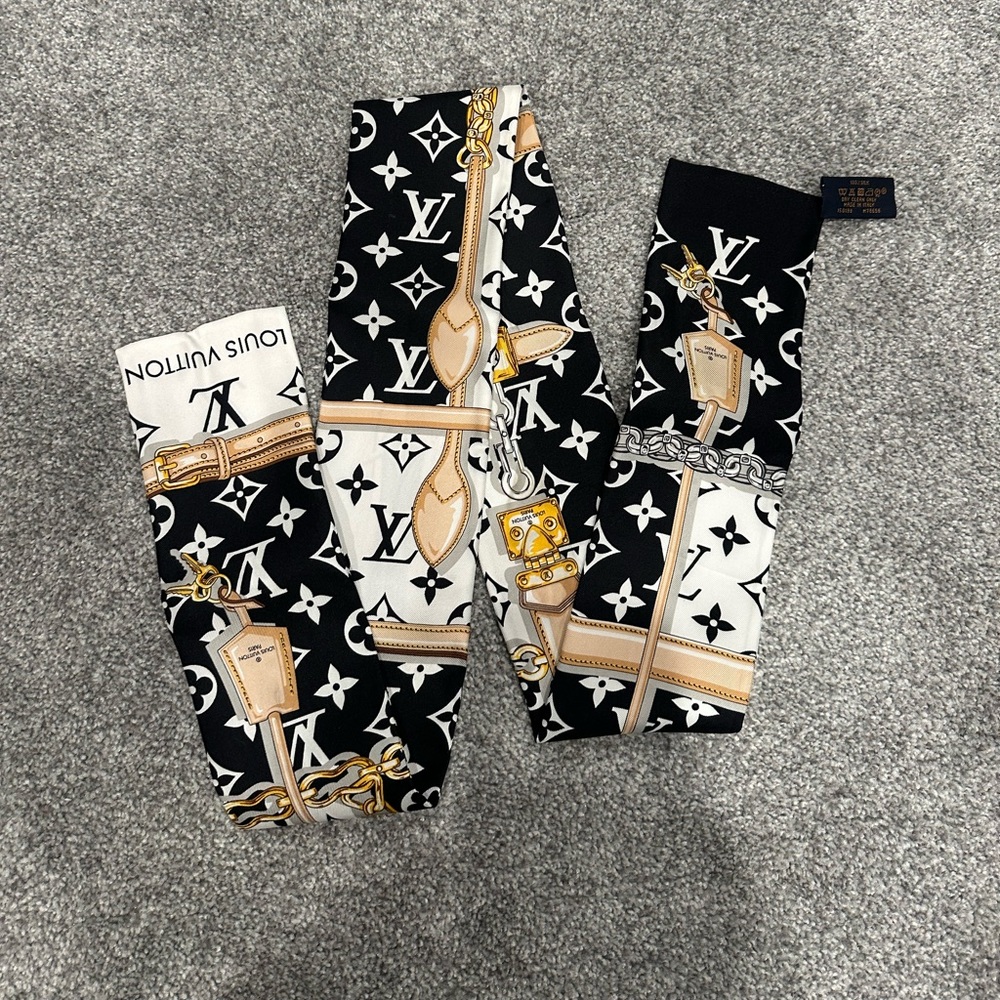 Authentic Louis Vuitton twilly